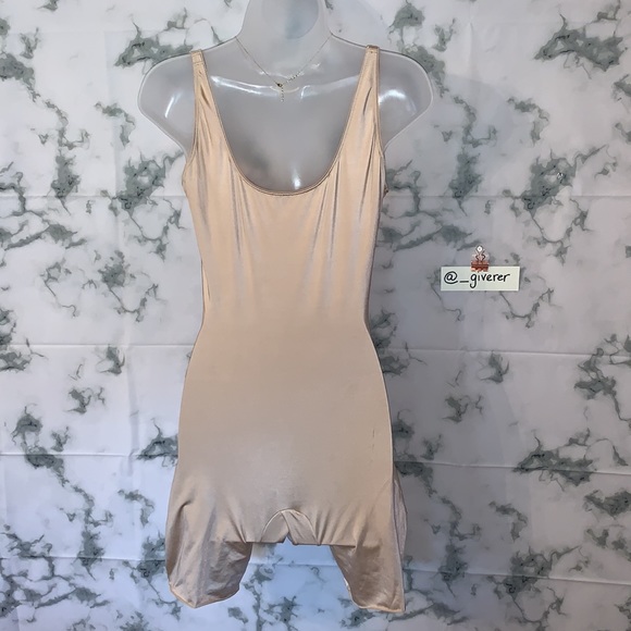 M Spanx Slimplicity Open-Bust Mid-Thigh Bodysuit - Picture 12 of 16